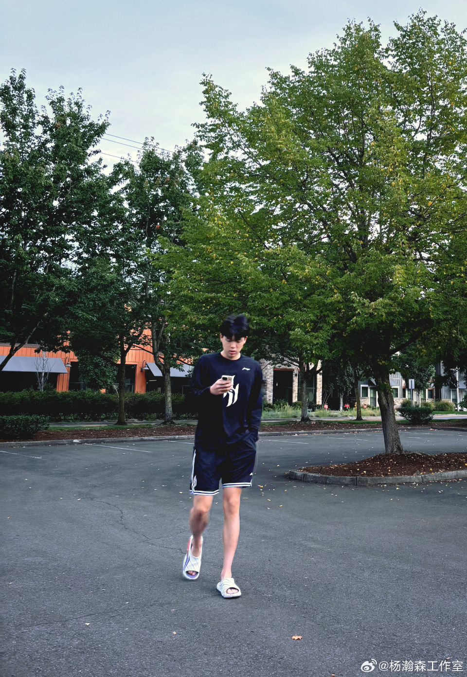 了一个坚实, 轻球员而言 了一个坚实, 轻球员而言